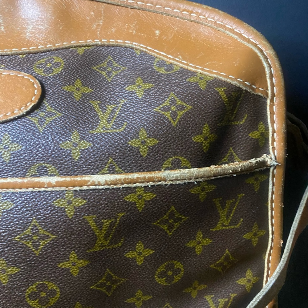 Authentic Vintage Louis Vuitton Monogram Brown Tan Messenger/Travel Bag - Picture 6 of 17